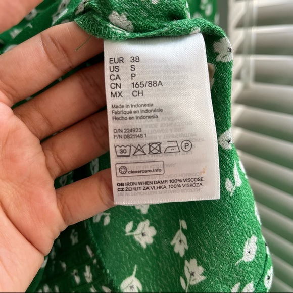 {H&M} 🔷 Green floral top - Picture 4 of 4